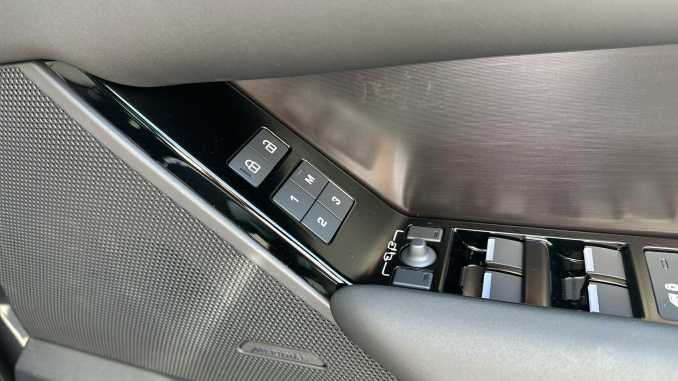 Land Rover Range Rover Velar 3.0 D300 MHEV Belgravia Edition 5dr Auto Diesel Estate - Image 45